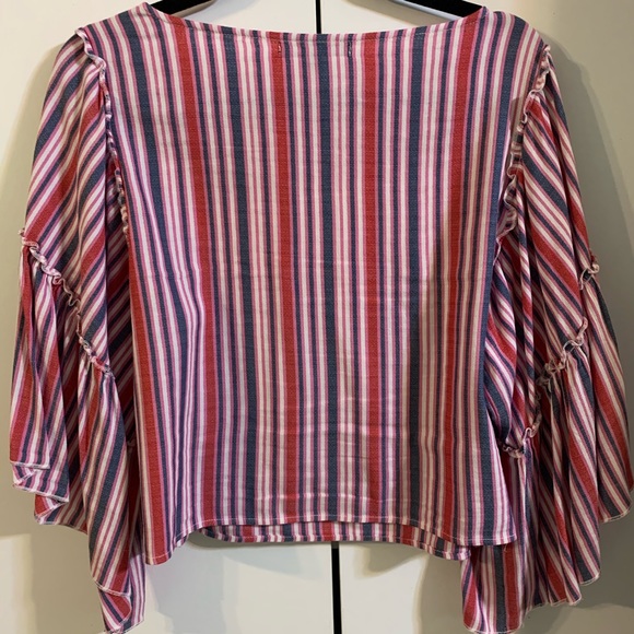 Romeo & Juliet Couture striped bell sleeve top Size Large - Picture 4 of 8